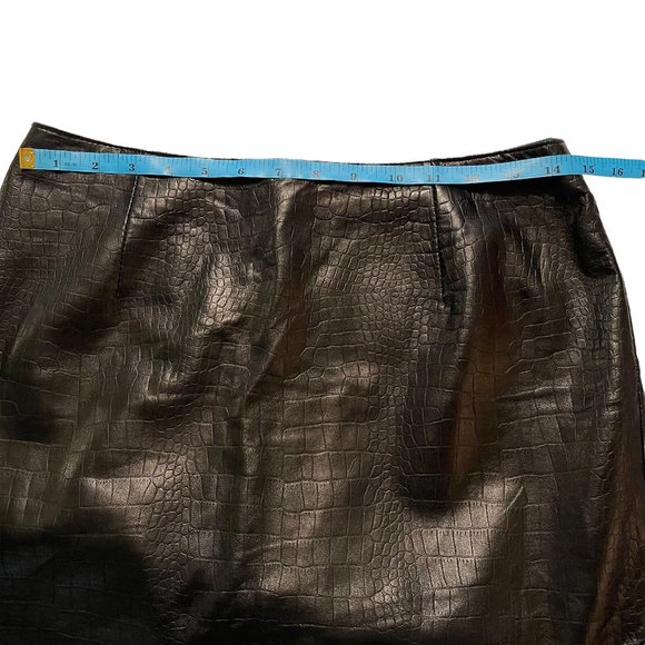Danier Black Size 8 Black Crocodile Butter Soft Leather Pencil Skirt EUC - Picture 9 of 9